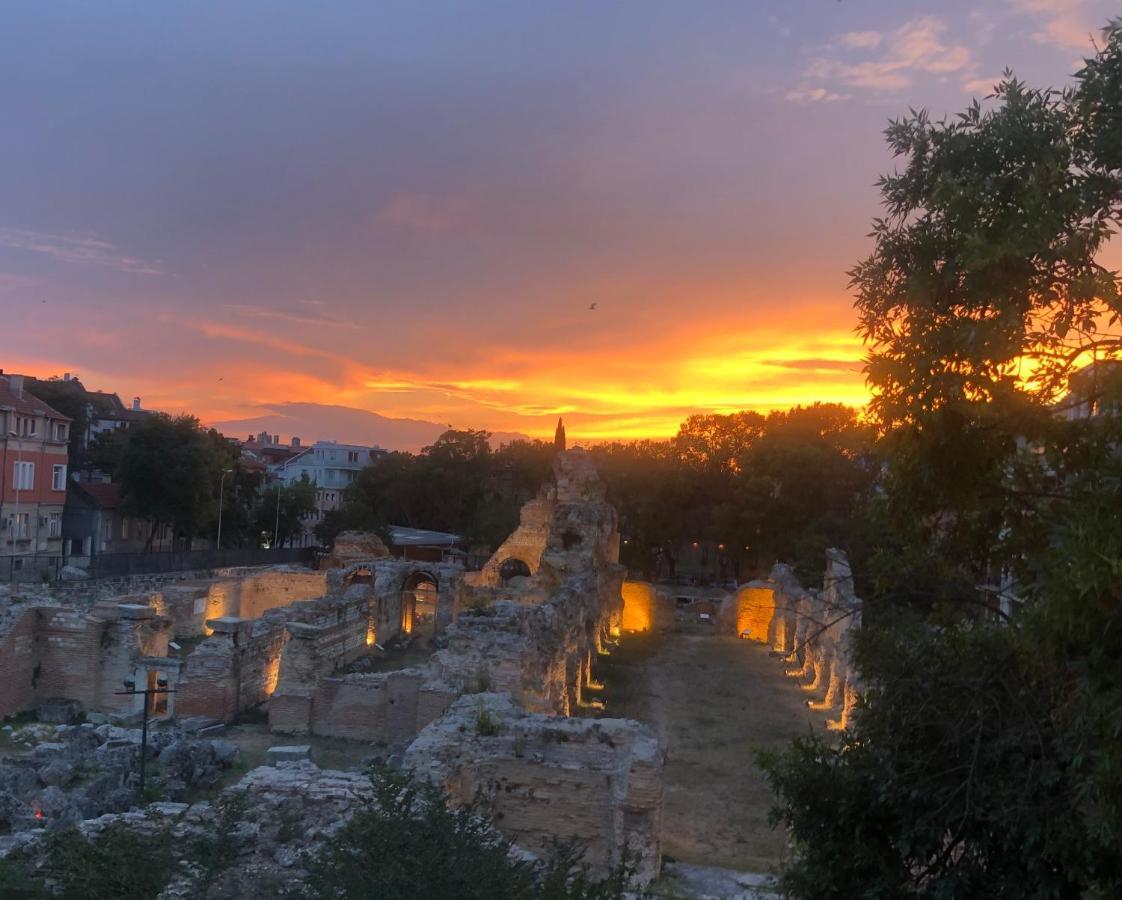 Roman Thermae 2Bdrm Sunny Apartment Varna Bagian luar foto